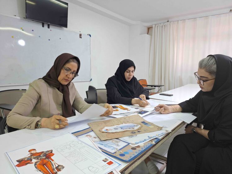 برگزاری جلسه داوری جشنواره طراحی لباس با الهام از بافت تاریخی بوشهر «جومه»